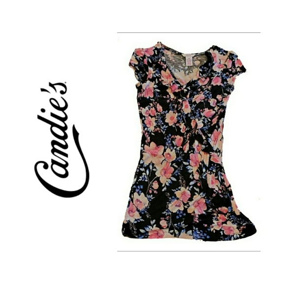 Candie's Tops - CANDIES floral blouse